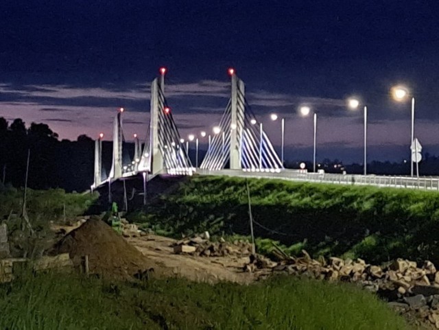 Teraz od godz. 23 do 5 rano oświetlenie na moście w Kurowie jest wyłączone