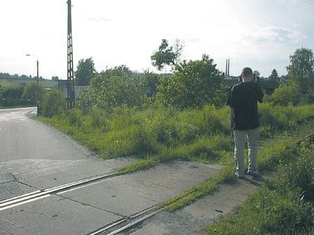 Fragmenty linii ginęły także przy ulicy Różyckiego. Foto: Łukasz Podlejski