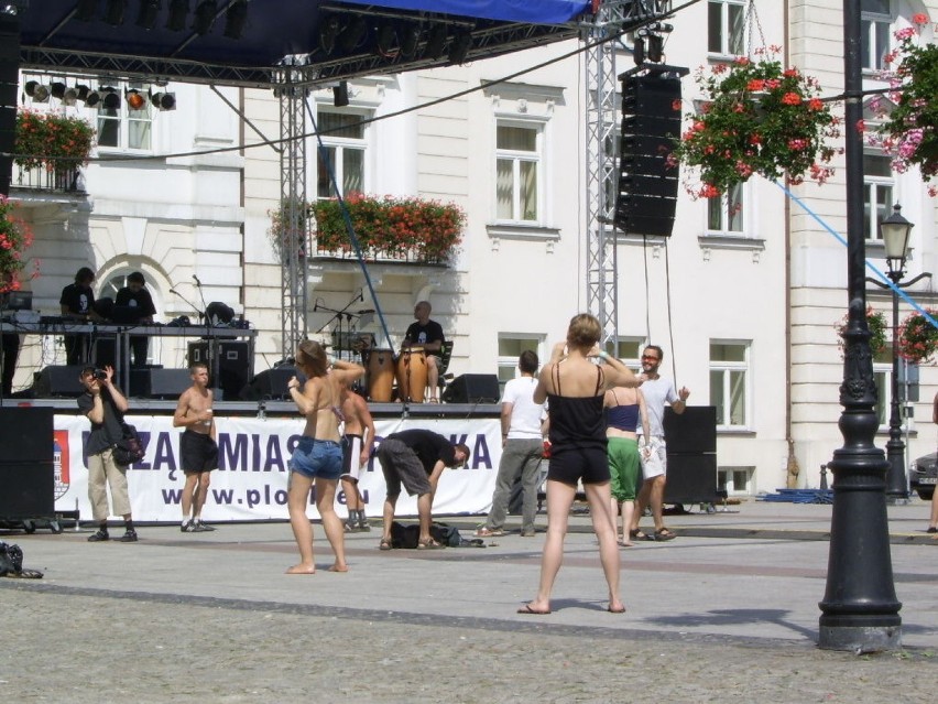 Najbardziej wytrwali fani muzyki tanecznej. Fot. Martyna...