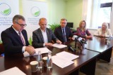 Domy Pomocy Społecznej w Brwilnie i Koszelewie będą miały nowe ścieżki. Starostwo Płockie podpisało umowę z zakresu ochrony środowiska