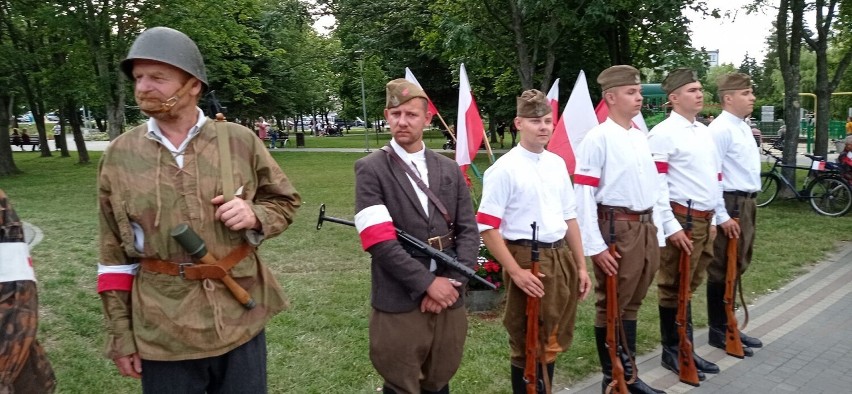 W Staszowie pamiętali o Powstaniu Warszawskim i uczcili bohaterów. Zobacz zdjęcia