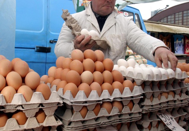 Symbolicznym produktem żywnościowym świąt wielkanocnych są jajka. Ich także kupujemy za dużo.