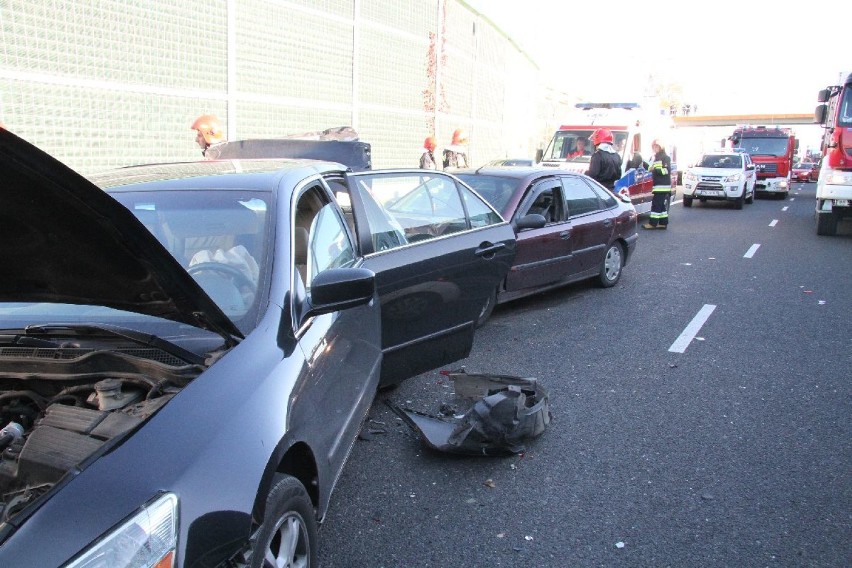 Wypadek w Kielcach. Zderzyły się cztery auta, są ranni 