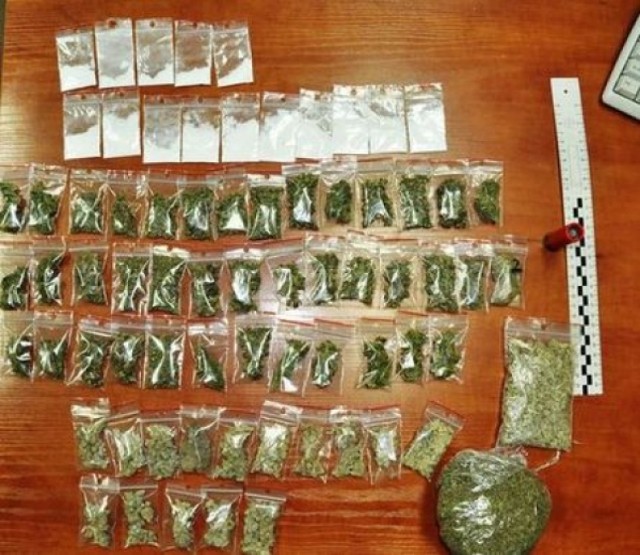 Policjanci z Terespola zatrzymali dwóch narkotykowych dilerów.