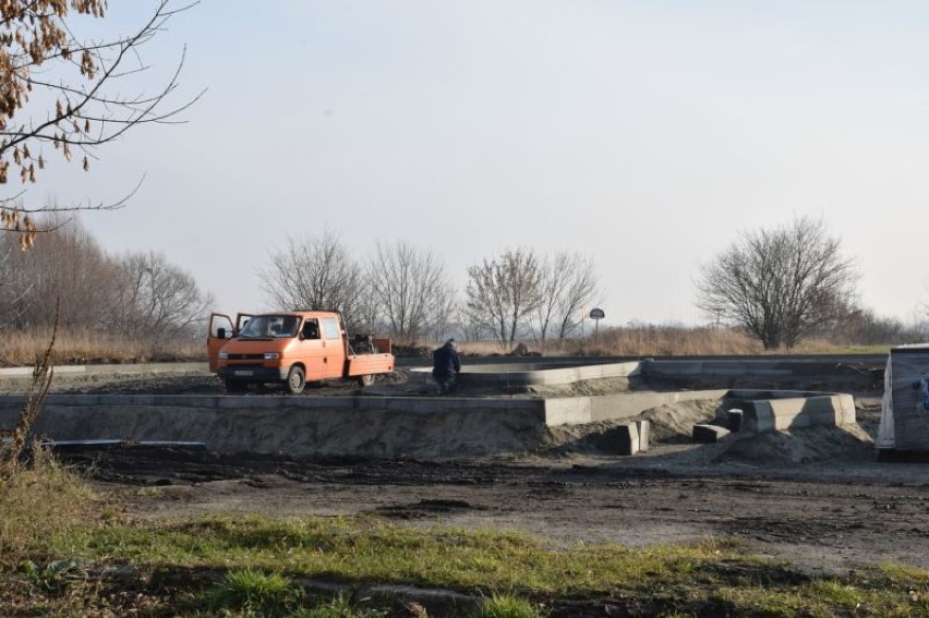 W okolicy zalewu powstaje nowy parking. Ma być gotowy do...