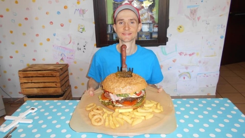 Nowa zabawa w Nowej Soli. Kto najszybciej pokona ogromnego burgera? Wygrywa uczestnik ponad stu takich zmagań na świecie 