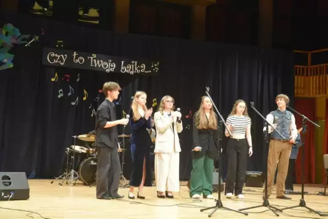 Na otwarcie koncertu uczniowie Konopnickiej zaśpiewali piosenkę "Czy to twoja bajka" z nowej ekranizacji "Akademii Pana Kleksa". Zobaczcie zdjęcia ze sceny i widowni