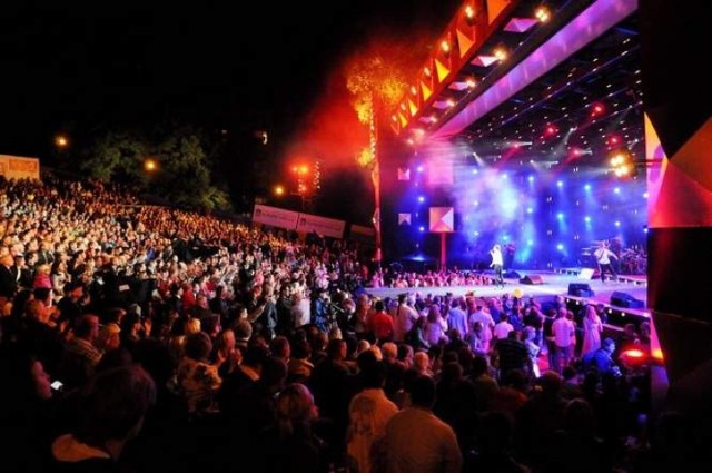 Festiwal piosenki rosyjskiej przyciąga tłumy.