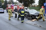 Wypadek na Wojska Polskiego w Głogowie. Rozpędzone auto skosiło barierki. ZDJĘCIA