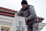 "Kapsuła czasu" w raszkowskim pomniku poświęconym bohaterom Poległym za Wolność Ojczyzny