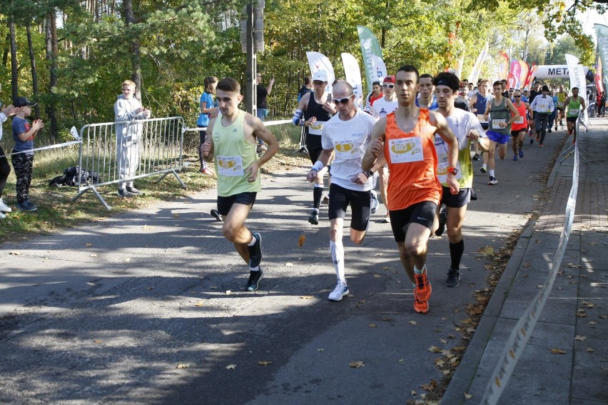 Bieg z Radością 2019. Biegacze pokonali 10 kilometrów. Braliście udział? Szukajcie się na fotografiach [ZDJĘCIA]
