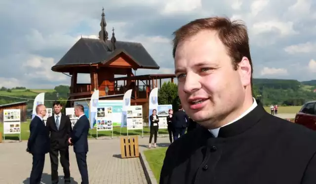 Ks. Marcin Kokoszka mówi, że parki miniatur cieszą się w Polsce dużą popularnością. Być może powstanie taki w okolicach ołtarza papieskiego w Starym Sączu.