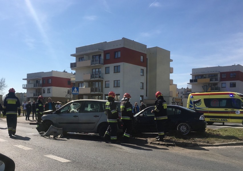 Dwa samochody zderzyły się na skrzyżowaniu ulic Pelplińskiej...