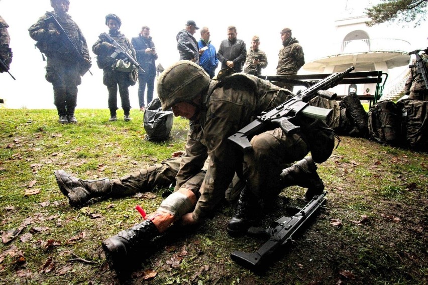 Limanowa. Rekruci 11 Małopolskiej Brygady Obrony Terytorialnej zakończyli egzamin z „pętli taktycznej”. W sobotę czeka ich przysięga