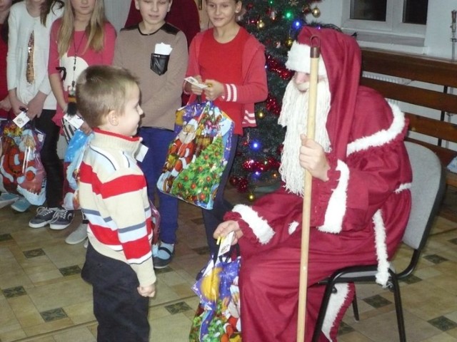 Zespół Szkół w Kluczkowicach zorganizował akcję "I Ty możesz zostać Świętym Mikołajem".