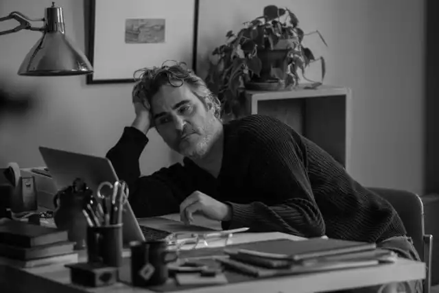 Joaquin Phoenix w roli dziennikarza radiowego opiekującego się siostrzeńcem