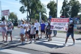 Żnin. "Trójka" Społeczna Szkoła Podstawowa jest w tarapatach. Rodzice protestują. Nie zgadzają się z decyzją burmistrza [zdjęcia]