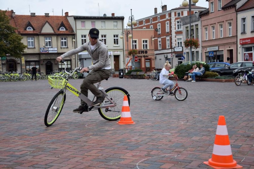 Dzień Bez Samochodu w Chodzieży: Na rynku promowano rowery miejskie [FOTO]