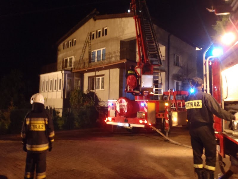 Pożar w Liskowie. Ogień strawił dach domu jednorodzinnego. ZDJĘCIA