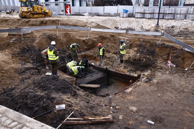 Pod ziemią odkryli budynek z XVI wieku. Historyczne znalezisko przy placu Krasińskich [ZDJĘCIA]