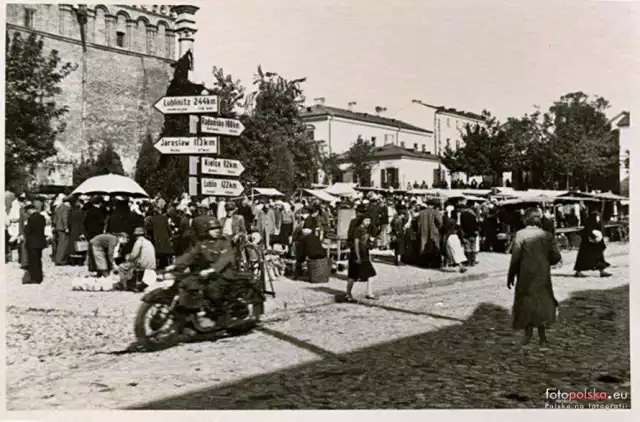 1 września wybuchła II woja światowa. Rozpoczął się największy konflikt w dziejach ludzkości. A jak wyglądał Sandomierz w 1939 roku? Zobaczcie archiwalne zdjęcia. 

>>>ZOBACZ WIĘCEJ NA KOLEJNYCH SLAJDACH