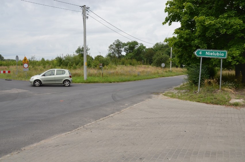 Mieszkańcy Nielubi mają kłopot z dojazdem do Głogowa. Najpierw zamkięto DK 12, a potem powiatową drogę do Żukowic