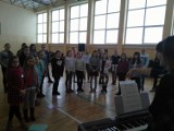 Warsztaty wokalne z Weroniką Korthals w szkole w Mrzezinie | ZDJĘCIA, WIDEO