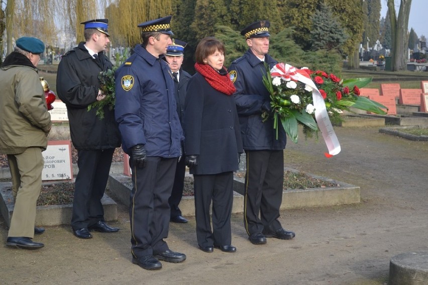 Częstochowa: Sierp i młot znikną z Pomnika Żołnierzy Radzieckich [ZDJĘCIA]