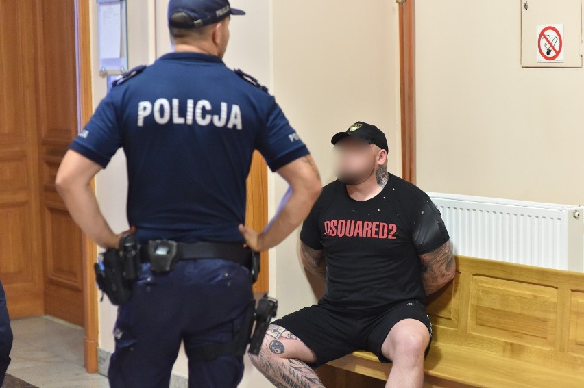 Posiedzenie aresztowe Michała N. w sądzie w Lesznie