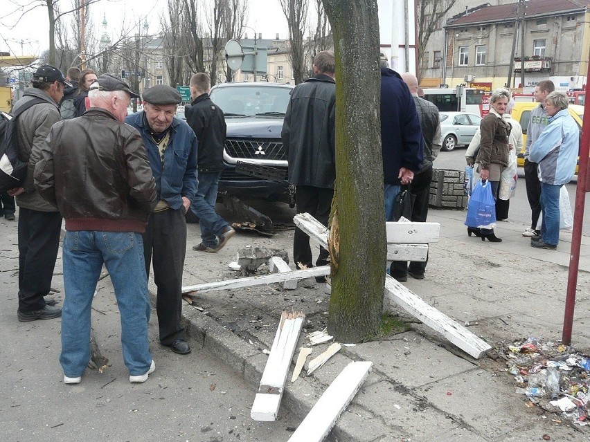Młody mężczyzna potrącony w wypadku na placu Kościuszki w Tomaszowie