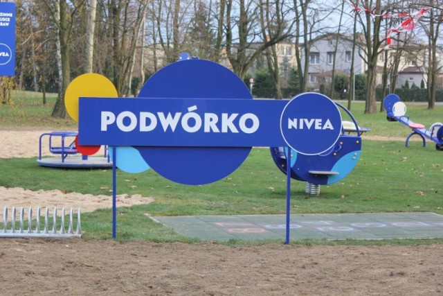 Podwórko NIVEA w Kole. 11 grudnia 2015r. uroczyste otwarcie placu zabaw