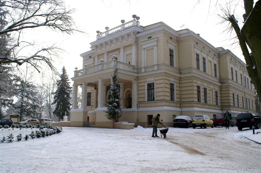 Pałac Biedrusko w śnieżnej szacie