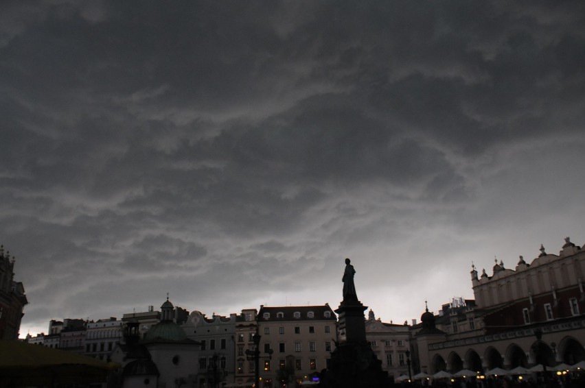 Ostrzeżenie pierwszego stopnia obowiązuje od godz. 5.00 do...