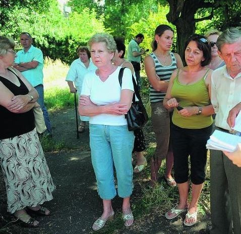 Mieszkańcy z ulicy Grochowskiej domagają się uporządkowania skweru przez miasto