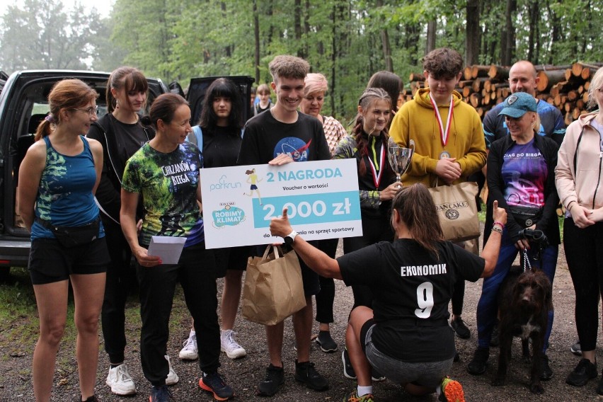 Uczniowie przebiegli 6,5 tys. km w ramach akcji  "Robimy...