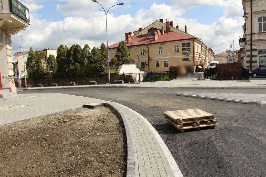 Trwa budowa rond w centrum Jarosławia. Widać kolejne efekty prac [FOTO]