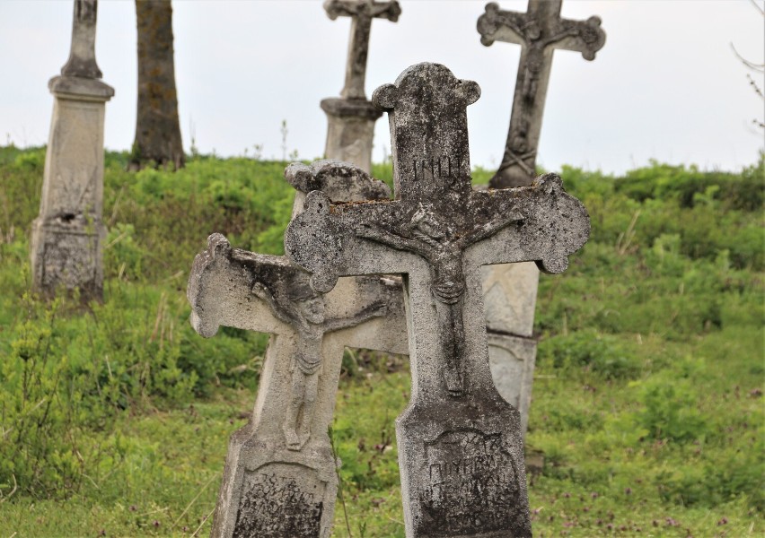 Cmentarz obok cerkwi w Mycowie