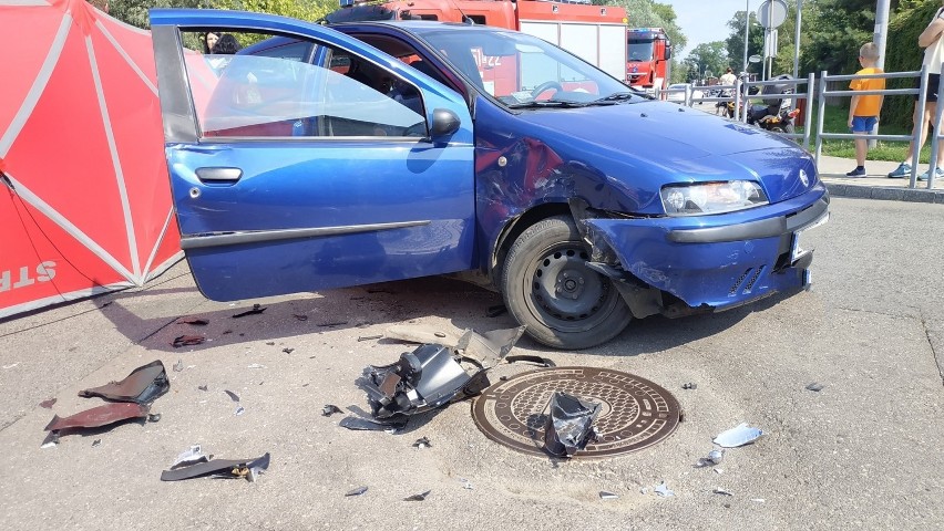 Wypadek w Łowiczu. Ranny motocyklista został przetransportowany śmigłowcem do Łodzi [ZDJĘCIA]