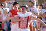 Spektakl uliczny „Baśniowa podróż klaunów” w Grudziądzu