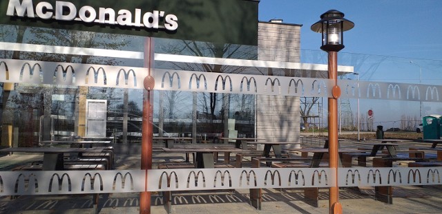 15.11 2020. McDonald's w Andrychowie przy skrzyżowaniu ulic: Krakowska i Biała Droga jest już prawie gotowy