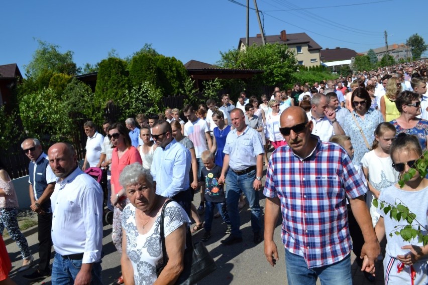 Tłumy parafian wzięły udział w procesji Bożego Ciała w...