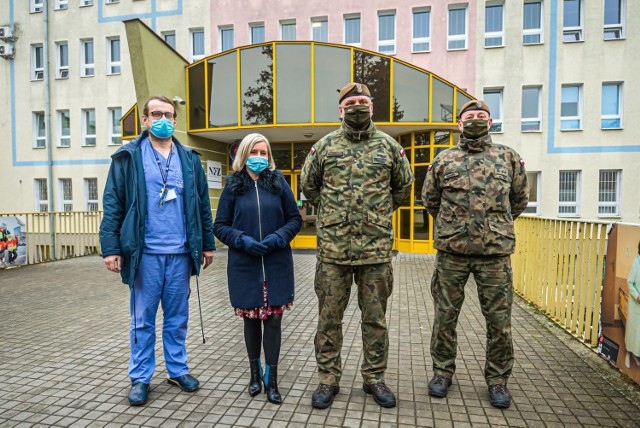 Szpital i żołnierze organizują świąteczną akcję dla pacjentów.