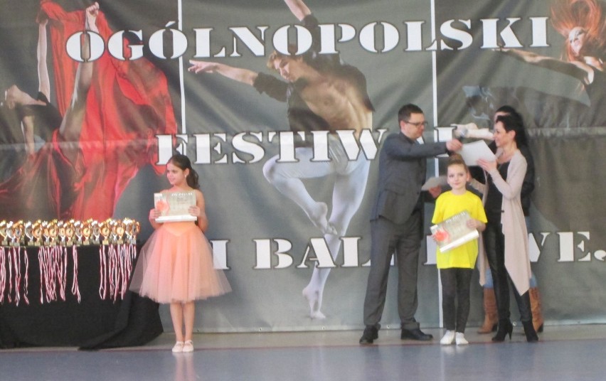 Bursztynki i Calineczki z Malborka podbiły Łebę na festiwalu sztuki baletowej
