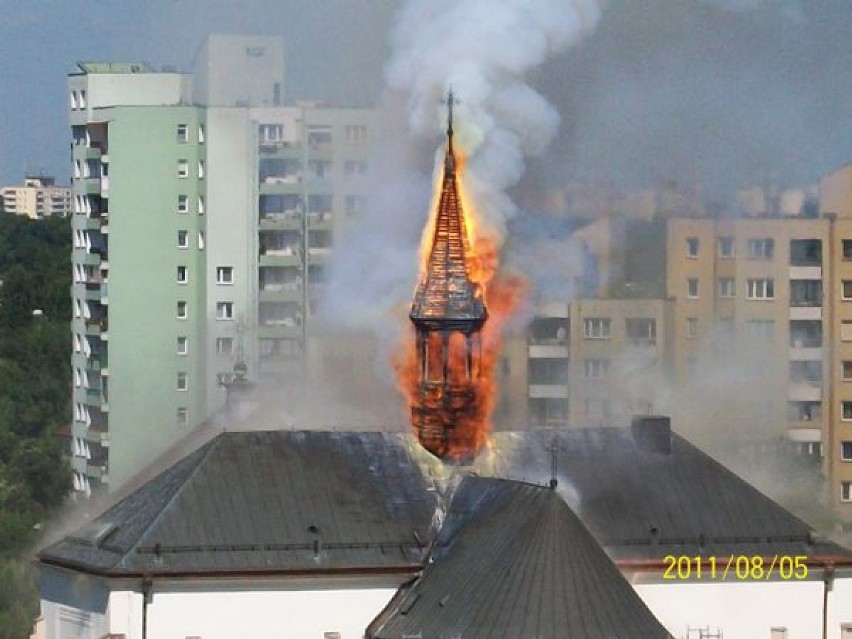 Pożar kościoła przy Tykocińskiej [zdjęcia, wideo]
