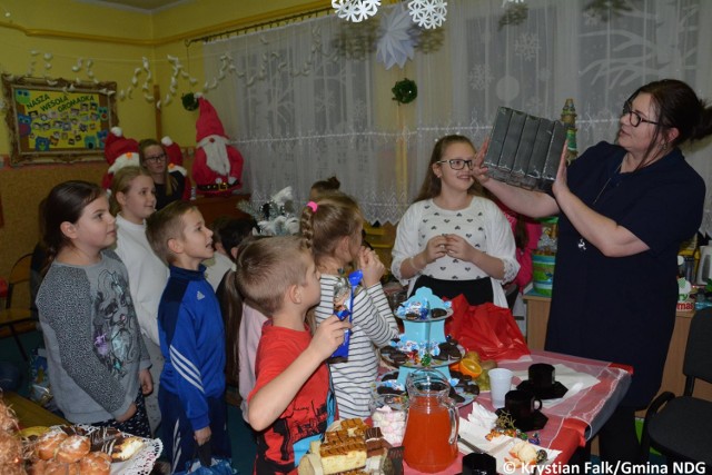Nowy Dwór Gdański. Młodzi mieszkańcy żuławskiego miasta spotkali się na mikołajkach zorganizowanych w nowodworskiej Świetlicy Profilaktycznej. Nie zabrakło świątecznych życzeń i prezentów.