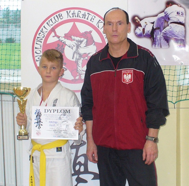 Medalista Olimpiady Karate Filip Perżyło i trener Dariusz Winiarski