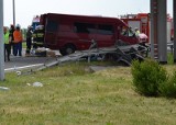Września - Wypadek na A2. Trzynaście osób rannych. Policjanci jechali na Euro [ZDJĘCIA]