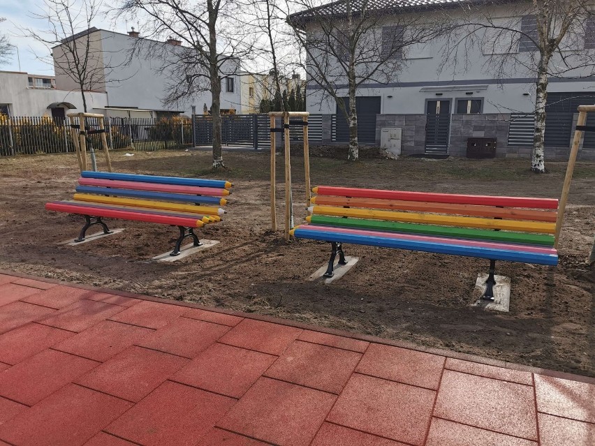 W Kołobrzegu powstał kolorowy plac zabaw z bezpieczną nawierzchnią