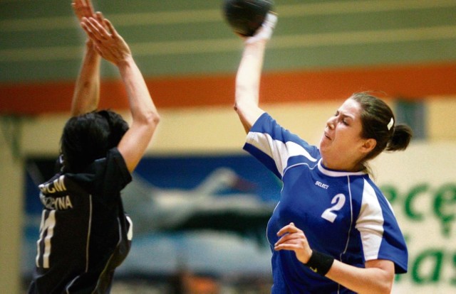 Szczypiornistki ze Słupska w tym roku uległy KS Pogoń Handball Szczecin i wygrały z Samborem Tczew