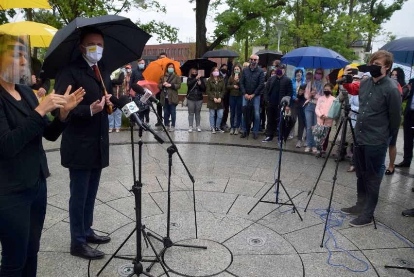 Szymon Hołownia w Gnieźnie z poparciem prezydenta Tomasza...